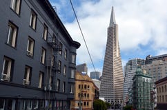 Pyramide de Transamerica dans le secteur financier de San Francisco photos libres de droits Pyramide de Transamerica dans le secteur financier de San Francisco photos libres de droits
