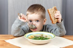 Pys som äter soppa för matställe royaltyfri fotografi Pys som äter soppa för matställe royaltyfri fotografi