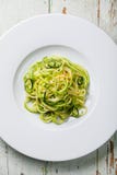 Pâtes de spaghetti de Courgetti avec la courgette du plat photo stock Pâtes de spaghetti de Courgetti avec la courgette du plat photo stock