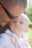 Père avec le fils photographie stock libre de droits Père avec le fils photographie stock libre de droits