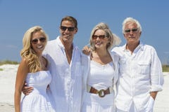 Père Son Daughter Couples de mère de famille sur la plage photo stock Père Son Daughter Couples de mère de famille sur la plage photo stock