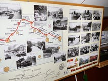 Péniche d'exposition à la célébration de 200 ans du canal de Leeds Liverpool chez Burnley Lancashire image libre de droits Péniche d'exposition à la célébration de 200 ans du canal de Leeds Liverpool chez Burnley Lancashire image libre de droits