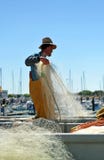 Pêcheurs préparant des filets dans le port, Chipiona, Cadix, Espagne photographie stock libre de droits Pêcheurs préparant des filets dans le port, Chipiona, Cadix, Espagne photographie stock libre de droits