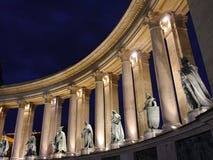 Quadrado dos heróis de Budapest na noite fotos de stock Quadrado dos heróis de Budapest na noite fotos de stock