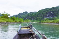 Quang Binh, Vietnam - 13 juillet 2018 : Entrée de caverne de Phong Nha en parc national de coup de Phong Nha-KE, un site de patri image libre de droits Quang Binh, Vietnam - 13 juillet 2018 : Entrée de caverne de Phong Nha en parc national de coup de Phong Nha-KE, un site de patri image libre de droits
