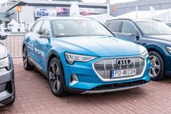 Quattro el?ctrico SUV de Audi e-Tron 55 con la bater?a de alto voltaje y el motor el?ctrico del motor producidos por Audi AG fotografía de archivo libre de regalías Quattro el?ctrico SUV de Audi e-Tron 55 con la bater?a de alto voltaje y el motor el?ctrico del motor producidos por Audi AG fotografía de archivo libre de regalías