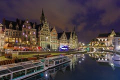 Quay Graslei w Ghent miasteczku przy wieczór, Belgia obrazy stock Quay Graslei w Ghent miasteczku przy wieczór, Belgia obrazy stock
