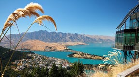 Queenstown, Nieuw Zeeland op een zonnige de zomerdag stock afbeelding Queenstown, Nieuw Zeeland op een zonnige de zomerdag stock afbeelding