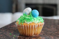 Queque do ovo de Easter imagem de stock royalty free Queque do ovo de Easter imagem de stock royalty free