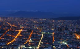 Quito nachts stockbilder Quito nachts stockbilder