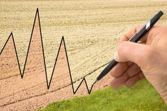 R?ka pisze wykresie w tle kultywuj?cy pole - poj?cie wizerunek zdjęcia stock R?ka pisze wykresie w tle kultywuj?cy pole - poj?cie wizerunek zdjęcia stock