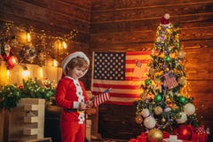 R Nettes Babykleinkind Weihnachten Feiern Wellenartig Bewegende Flagge Der Amerikanischen Kinderfrohen Stimmung Kinderspiel Stockbild Bild Von Bewegende Flagge