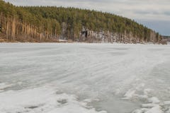 r Расплавленный лед на реке стоковая фотография r Расплавленный лед на реке стоковая фотография