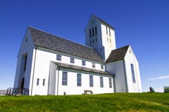 Rad till kyrkan lokaliseras i sidosikten för det fria fältet Reykjavik 11 06,2017 royaltyfri bild Rad till kyrkan lokaliseras i sidosikten för det fria fältet Reykjavik 11 06,2017 royaltyfri bild
