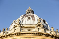 Radcliffe-Kamera ist ein Gebäude der Universität von Oxford, England, entworfen von James Gibbs in neoklassische Art errichtetem lizenzfreie stockfotos Radcliffe-Kamera ist ein Gebäude der Universität von Oxford, England, entworfen von James Gibbs in neoklassische Art errichtetem lizenzfreie stockfotos