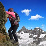 ragazza che scala sulla roccia fotografia stock ragazza che scala sulla roccia fotografia stock