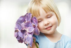 Ragazza di fiore fotografia stock libera da diritti Ragazza di fiore fotografia stock libera da diritti