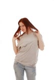 Ragazza grigia della maglietta fotografie stock Ragazza grigia della maglietta fotografie stock