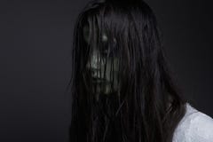 Ragazza scura del demone Fotografie Stock Libere da Diritti Ragazza scura del demone Fotografie Stock Libere da Diritti