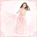 Ragazza vestita come principessa con la bacchetta magica fotografia stock Ragazza vestita come principessa con la bacchetta magica fotografia stock