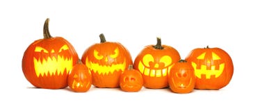 Rangée des lanternes de Halloween Jack o au-dessus de blanc image stock Rangée des lanternes de Halloween Jack o au-dessus de blanc image stock