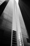 Rascacielos elevado blanco y negro fotografía de archivo libre de regalías Rascacielos elevado blanco y negro fotografía de archivo libre de regalías