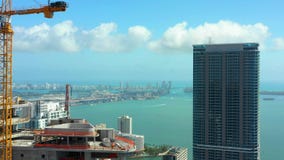 Rascacielos video aéreos Miami céntrica y Brickell Tirado con un abejón elevado en 4k almacen de video Rascacielos video aéreos Miami céntrica y Brickell Tirado con un abejón elevado en 4k almacen de video
