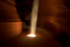 Ray de las formaciones de la luz y de roca en el barranco del antílope, Arizona, los E.E.U.U. fotos de archivo Ray de las formaciones de la luz y de roca en el barranco del antílope, Arizona, los E.E.U.U. fotos de archivo