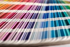 Carta De Color De Muestras Del Pelo En Un Salón Imagen de archivo