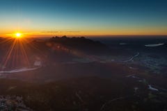 Rayons de soleil au coucher du soleil dans les alpes autrichiennes Photos stock Rayons de soleil au coucher du soleil dans les alpes autrichiennes Photos stock