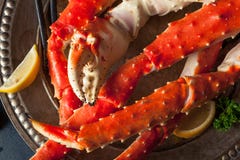 Re d'Alasca organico cucinato Crab Legs immagini stock libere da diritti Re d'Alasca organico cucinato Crab Legs immagini stock libere da diritti