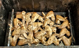 Ready-made smoked chicken wings cooked in a smoker royalty free stock photography Ready-made smoked chicken wings cooked in a smoker royalty free stock photography