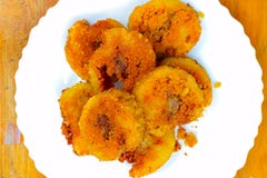 Rebanada frita de la torta de arroz pegajoso, una de las mejores comidas de Vietnam, Porridg fotos de archivo libres de regalías Rebanada frita de la torta de arroz pegajoso, una de las mejores comidas de Vietnam, Porridg fotos de archivo libres de regalías