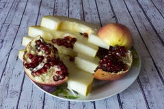 Rebanadas del melón, de Apple y de la granada fotografía de archivo Rebanadas del melón, de Apple y de la granada fotografía de archivo