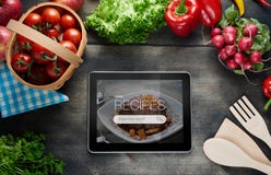 Recettes de nourriture sur la tablette photo stock Recettes de nourriture sur la tablette photo stock