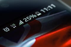 Red de Smartphone 5G carga del 25 por ciento y bandera de Reino Unido fotografía de archivo libre de regalías Red de Smartphone 5G carga del 25 por ciento y bandera de Reino Unido fotografía de archivo libre de regalías