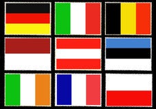 Reeks Europese vlaggen op postzegels die op zwarte achtergrond wordt geïsoleerd Duitsland, Italië, België, Monaco, Estland, Ooste vector illustratie Reeks Europese vlaggen op postzegels die op zwarte achtergrond wordt geïsoleerd Duitsland, Italië, België, Monaco, Estland, Ooste vector illustratie