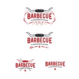 Reeks grill en barbecuekentekens, stickers, emblemen vector illustratie Reeks grill en barbecuekentekens, stickers, emblemen vector illustratie