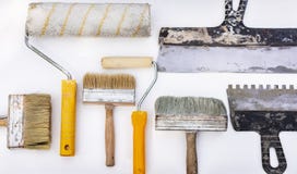 Reeks uitstekende hand het schilderen hulpmiddelen op een witte achtergrond stock fotografie Reeks uitstekende hand het schilderen hulpmiddelen op een witte achtergrond stock fotografie