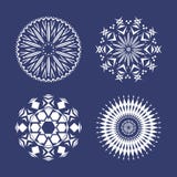 Reeks van vier witte sneeuwvlokken royalty-vrije illustratie Reeks van vier witte sneeuwvlokken royalty-vrije illustratie