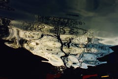 Reflexion - der Baum im Wasser Stockbild Reflexion - der Baum im Wasser Stockbild