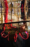 Reflexion von neues Jahr ` s Dekoration in Belgrad, Straße Knez Mihailova, Serbien stockbilder Reflexion von neues Jahr ` s Dekoration in Belgrad, Straße Knez Mihailova, Serbien stockbilder
