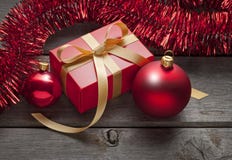 Regalo di Natale fotografia stock libera da diritti Regalo di Natale fotografia stock libera da diritti