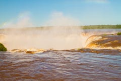 Regenbogen über Wasserfall lizenzfreie stockbilder Regenbogen über Wasserfall lizenzfreie stockbilder