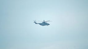 REGIÃO DE MOSCOU, RÚSSIA - 8 DE AGOSTO DE 2017 Halo de mil. Mi-26 da força aérea do russo, o helicóptero de carga pesado o mais g vídeos de arquivo REGIÃO DE MOSCOU, RÚSSIA - 8 DE AGOSTO DE 2017 Halo de mil. Mi-26 da força aérea do russo, o helicóptero de carga pesado o mais g vídeos de arquivo