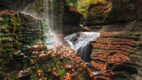 Regnbågenedgångar på Watkins Glen New York royaltyfria bilder Regnbågenedgångar på Watkins Glen New York royaltyfria bilder