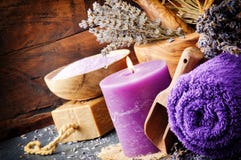 Regolazione della stazione termale della lavanda immagine stock Regolazione della stazione termale della lavanda immagine stock
