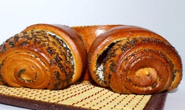 Reiches s??es Br?tchen mit Mohnf?llung lizenzfreie stockfotografie Reiches s??es Br?tchen mit Mohnf?llung lizenzfreie stockfotografie