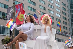 Reinas de fricción que participan en el gay Pride Parade de Montreal imagen de archivo libre de regalías Reinas de fricción que participan en el gay Pride Parade de Montreal imagen de archivo libre de regalías