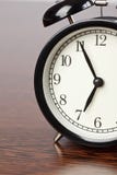 Reloj de alarma en el vector foto de archivo libre de regalías Reloj de alarma en el vector foto de archivo libre de regalías